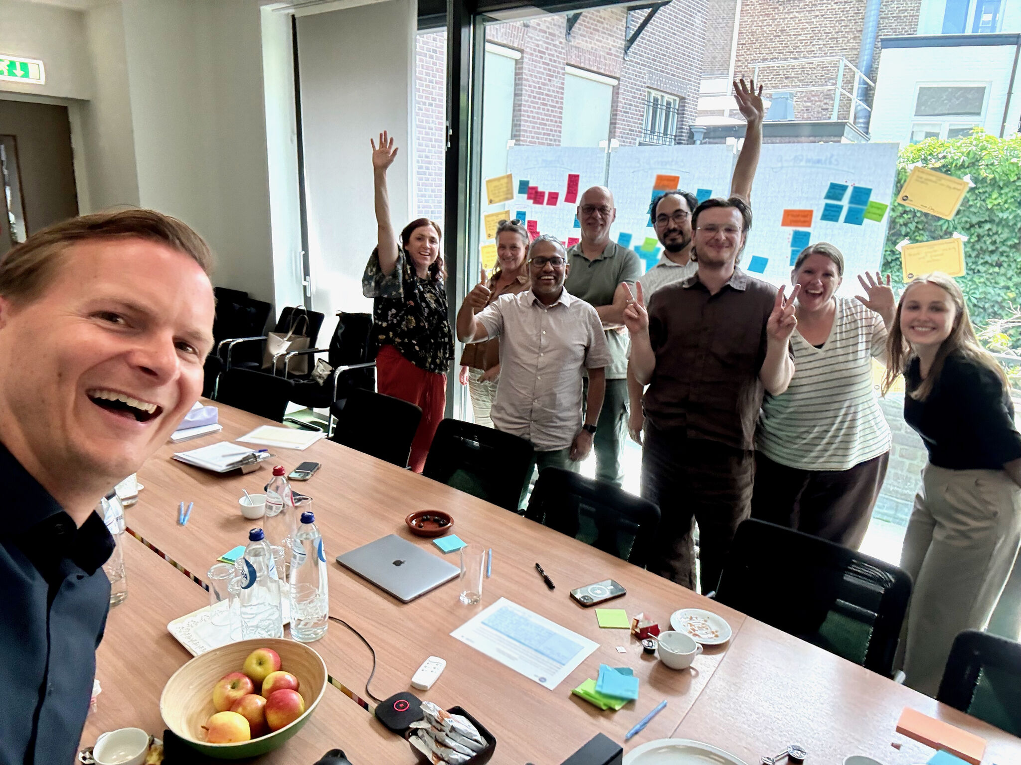 Tom Nobbe met een groep deelnemers na een workshop